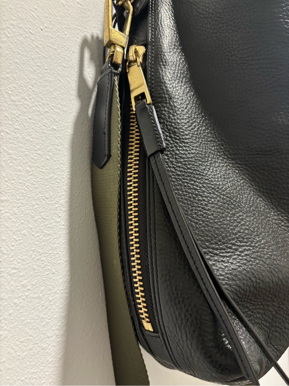 Fossil Maya Black Pebbled Leather Convertible Hobo Crossbody Bag Key Charm - Picture 5 of 7